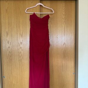 Chic Strapless Red Dress